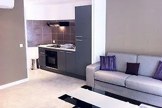 Florella Achard 아파트